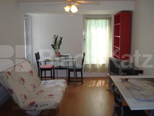 			GREAT LOCATION!!!!!, 1 Bedroom, 1 bath, 1 reception Flat			 Staveley Close, Camden Borders